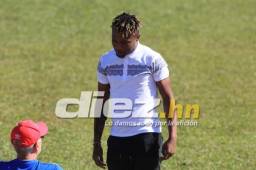 Kevin Álvarez llegó hoy al entrenamiento del Olimpia, pero no trabajó con el grupo. FOTOS: Ronal Aceituno.
