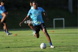 Douglas Martínez habló de México y dice que en la cancha serán 11 contra 11. Foto Diez: Marvin Salgado