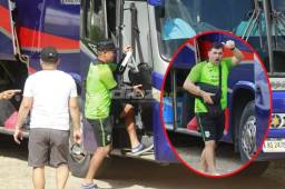 El jugador Mario Martínez cuando se subía al autobús. 'Tato' García muy amable cuando saludaba al equipo de DIEZ muy contento para el juego. Fotos Neptalí Romero