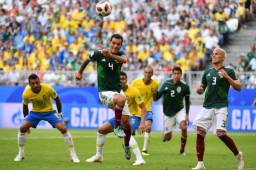 Juan Carlos Osorio sorprendió al poner a Rafael Márquez como titular en México ante los brasileños.