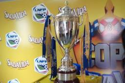 La Copa de campeón que levantará el próximo monarca de este Clausura-2017.