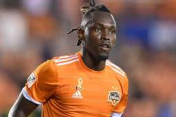 El jugador actualmente tiene contrato con su equipo el Houston Dynamo de la MLS.