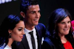 Dolores Aveiro junto a Georgina y Cristiano Ronaldo.