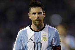 Lionel Messi podría ser castigado por la FIFA debido a los insultos a un árbitro.