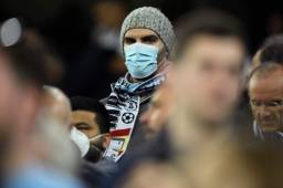 La afición italiana ha tenido que acudir a algunos partidos con mascarillas para prevenir el coronavirus.