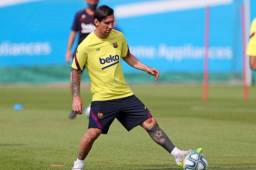 Lionel Messi se ejercita por aparte de sus compañeros a 10 días del reinicio de la temporada.