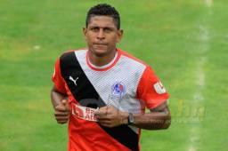 Carlo Costly se integró a la pretemporada del Olimpia en Cantarranas. El delantero trabaja a doble ritmo para alcanzar a sus compañeros. Foto Ronald Aceituno