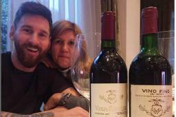 Messi y Neymar publicaron fotos en sus redes sociales sobre los vinos que tomaron.