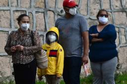 Científicos de diferentes países del mundo contradicen a la OMS y alertan que el coronavirus flota en el aire.