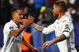 Lucas Vázquez junto a Sergio Ramos celebrando una anotación con el Real Madrid.