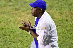 Hernán Medford pasó estresado durante el partido ante el Vida ya que su equipo jugó bastante mal. Foto: Yoseph Amaya