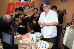 Tito Handal murió en San Pedro Sula debido a un cáncer de laringe. Tenía 76 años.