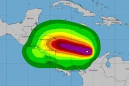 El huracán se ubica a 310 kilómetros al Este-Sureste del Cabo de Gracias a Dios con vientos que rondan los 225 Km/h.