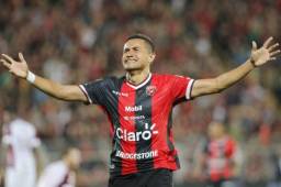 El delantero hondureño Roger Rojas dice que tiene ofertas de otros equipos y que su cláusula no es de 500 mil dólares como se había mencionado. Foto cortesía