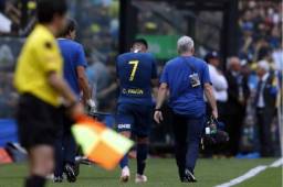Cristian Pavón se fue con bronca por no poder terminar el partido del domingo ante River Plate por su lesión.