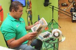 Una de las últimas imágenes de Roberto 'Macho' Figueroa en vida cuando vino por última vez a Honduras hace más de ocho años. Fotos DIEZ