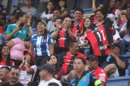 La familia de Alex López celebrando el gol del Alajuelense.