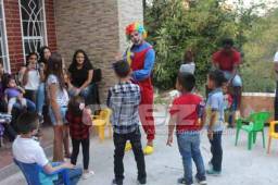 Bayron en acción de su otra faceta como payaso animando una fiesta en Ocotepeque.