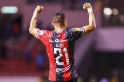 El delantero hondureño Roger Rojas es el hombre gol del Alajuelense y lamenta que el domingo no podrá estar en el encuentro contra el Herediano. Foto cortesía