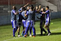 Los jugadores del Victoria celebran el pase a cuartos de final en la Liga de Ascenso.