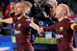 Jordi Alba celebró el título del FC Barcelona, pero también se refirió al pasillo que el Real Madrid debería hacerles.