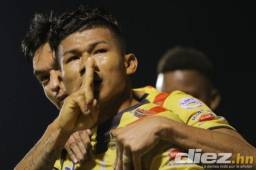 Iván 'Chino' López festejó de esta forma su gol ante el Honduras en el Humberto Micheletti. Dice que no llevaba dedicación. Foto DIEZ