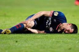 Hirving Lozano sufrió una fuerte lesión el pasado jueves en el fútbol de Holanda.