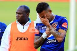 'Chino' Discua no pudo terminar el partido ante Olimpia por la lesión.
