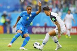 El mediocampista Douglas Costa se pierde el partido contra Serbia por lesión. Foto AFP