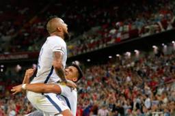 Arturo Vidal anotó el primero de los dos goles de Chile ante los africanos.