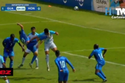 Ilce Barahona no tuvo su día con la Selección y cometió la falta penal en el que Guatemala anotó el segundo gol del partido.