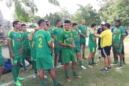 Un buen grupo de jugadores también se sumó a realizar pruebas con la idea de convencer a José Alvarado.