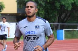 Eddie Hernández comenzó pretemporada con Motagua pero su mente la tiene en el extranjero.