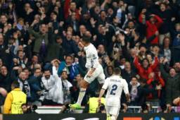Casemiro celebrando su anotación con los aficionados del Real Madrid.