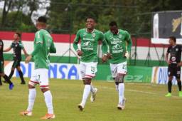 La continuidad de ambos futbolistas dependerá de la determinación de Héctor Vargas.