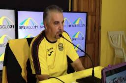 El DT de Real España, Ramiro Martinez en conferencia de prensa.