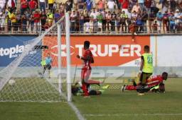 Jasón Sanchez anotó el autogol que tiene ganando a Real Sociedad.