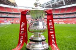 La FA CUP está llegando a su fin y este domingo se conoció a los últimos dos clasificados a las semifinales del certamen.