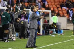 Jorge Luis Pinto y su asistente Amado Guevara buscaron hacerle daño a Jamaica, pero no lo lograron.