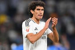 Jesús Vallejo ya firmó su nuevo contrato como profesional a los 28 años.