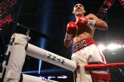 Así celebró Teofimo López su primer triunfo como boxeador profesional en Estados Unidos.