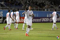 Saed Díaz celebra uno de sus goles que le dieron el triunfo a los panameños.