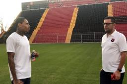 Henry Figueroa fue recibido por el director deportivo Javier Delgado.