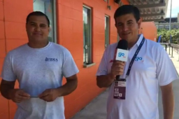 El enviado especial de DIEZ, Gustavo Caballero, puedo captar el momento de la compra del fanático en una de las taquillas del BBVA Compass.