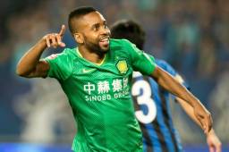 Bakambú dejó el fútbol de España para fichar por el Beijing Guoan, pero ahora no quiere regresar.