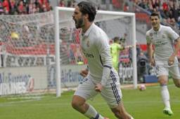 Isco celebrando uno de sus goles frente al Sporting de Gijón.