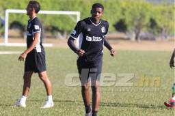 Boniek García entrena con el Olimpia aprovechando sus vacaciones en la MLS.