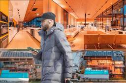 Neymar ha sorprendido una vez más en Brasil por sus excentricidades. Esta vez, previo a la Navidad, recibió las llaves de su nueva mansión en Sao Paulo y en la cual ha pasado las fiestas de la época junto a su familia. Tiene un valor equivalente a 84 millones de lempiras. Tiene cancha de squash, ascensor panorámico, amplio despacho y 20 estacionamientos, entre otras cosas.