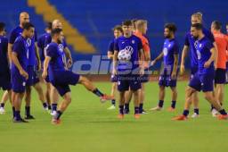 Estados Unidos reconoció y entrenó en el estadio Olímpico el martes por la noche. Uno tuvo que ser atendido por el cuerpo médico. Christian Pulisic se mostró bastante bromista.