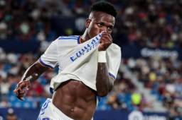 Vinicius ingresó de cambio en el complemento y marcó dos golazos frente al Levante.